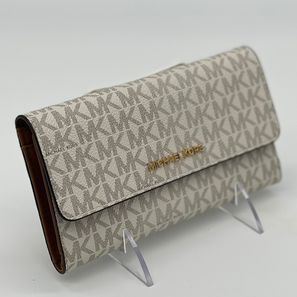Michael Kors JST LG Trifold Vanilla Wallet - Picture 1 of 9